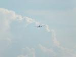 サンルートプラザ東京（ウエストサイド）から眺める、羽田空港に着陸進入するジャンボ旅客機