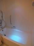 ヒルトン東京ベイ　セレブリオ（客室タイプ）のお風呂は青く光る。マッサージ効果のあるシャワーがすごい。