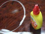 豆電球が入る穴を作ります。アルミワイヤーを二重に巻いた輪に和紙をボンドで貼り付けます。