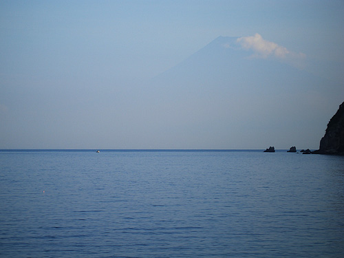 うっすらと富士山