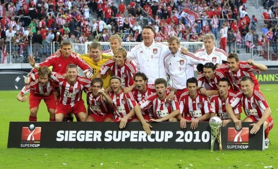 バイエルン･ミュンヘン集合写真vsシャルケ2011ドイツスパーカップ