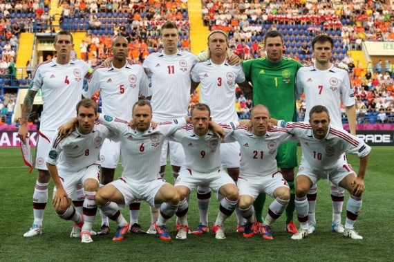 デンマーク代表集合写真vsオランダ代表ユーロ2012