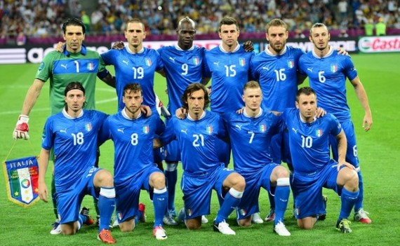 イタリア代表集合写真vsイングランド代表ユーロ2012