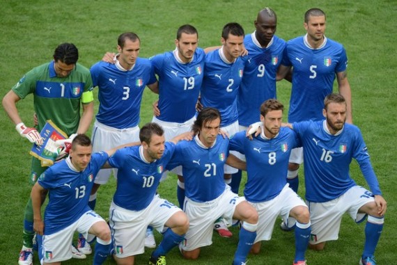 イタリア代表集合写真vsスペイン代表ユーロ2012