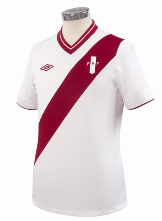 ペルー代表2012ホームユニフォーム