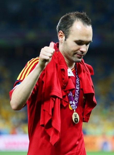 スペイン代表2012ホームユニフォーム6イニエスタ最優秀選手