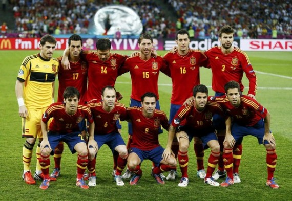 スペイン代表集合写真vsイタリア代表ユーロ2012