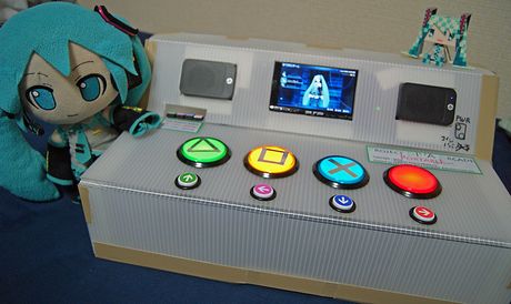 初音ミク Project DIVA Arcade Portable を 学祭に出展