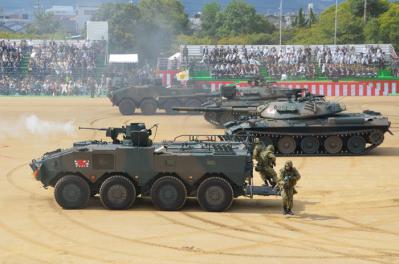 戦車護衛のもと装輪装甲車搭乗の普通科部隊が敵陣に突入 (4)（伊丹駐屯地）