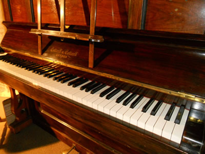 antique_piano.jpg