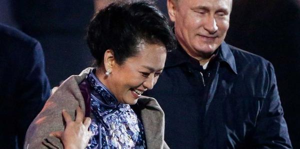 プーチン　中国首相婦人