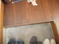 埼玉県ふじみ野市　賃貸物件原状回復　１Ｒ空き室洋間床ＣＦクッションフロアー張り　玄関上り框　作業風景　１