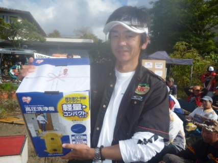 20131006関東Ｃブロックチャンピオンシップ-51-18位ブービー賞上林幸二390g-2.JPG