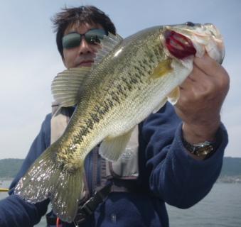 20120513琵琶湖大沢さん1stfish2